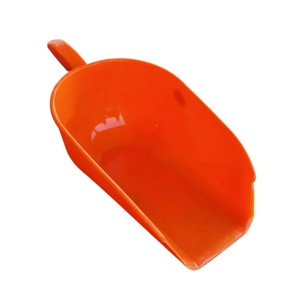 Scafa pentru furaje plastic orange – unealta practica pentru grajd si curte